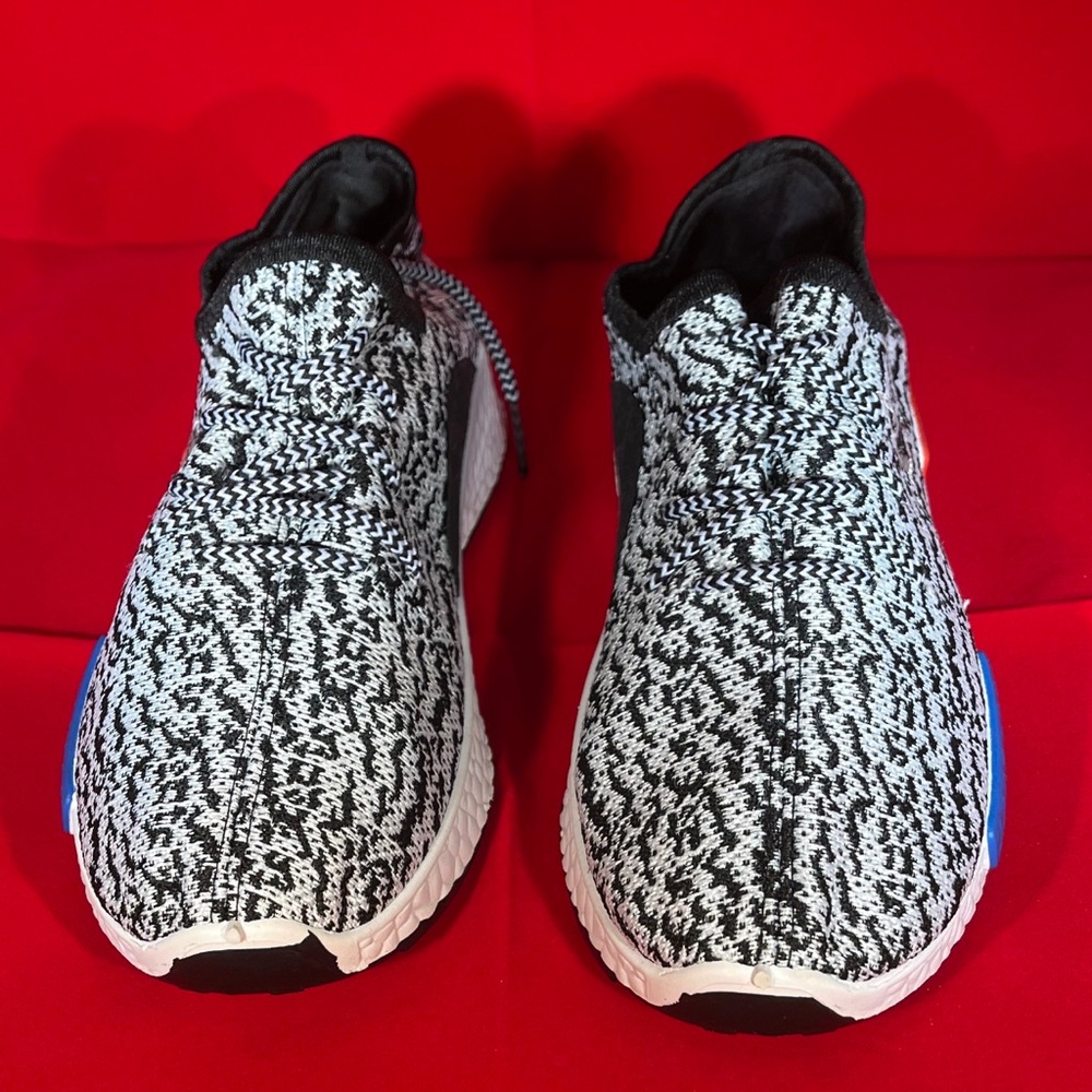 WALKING SNEAKERS